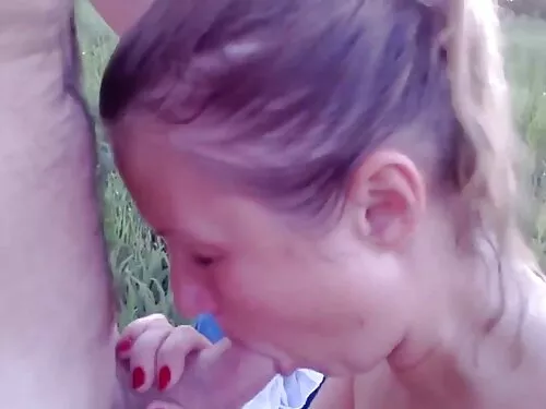 Tentări la piscină:  ...