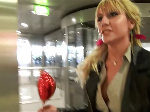 Între chifle chiar î ...